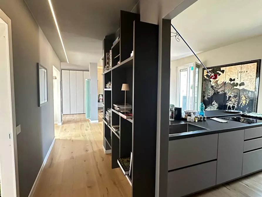 Immagine 10 di Appartamento in vendita  a Mantova