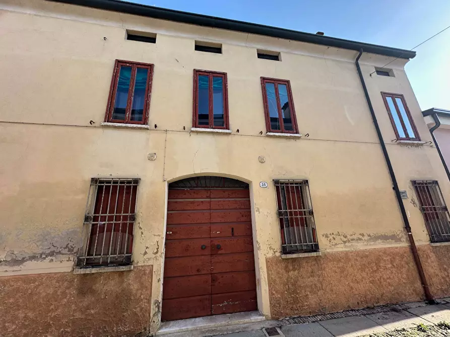 Immagine 1 di Casa indipendente in vendita  a Mantova