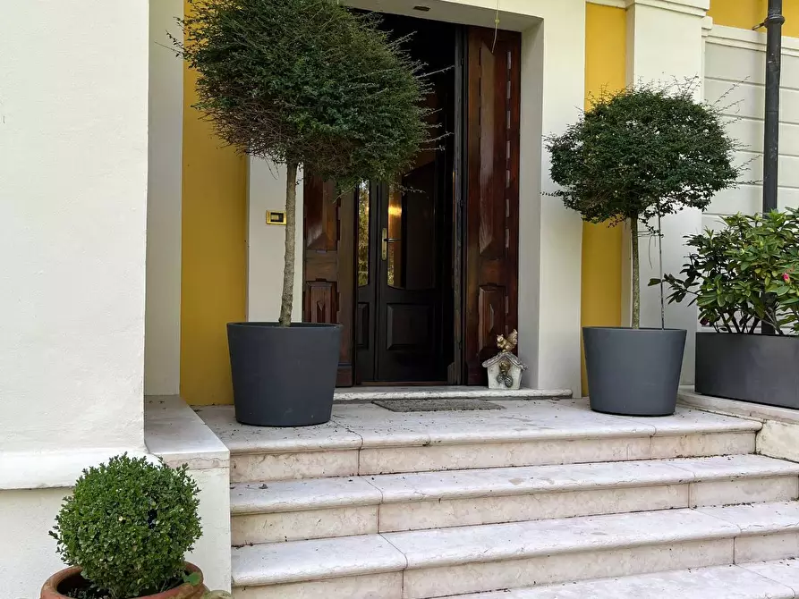 Immagine 30 di Casa indipendente in vendita  a Mantova