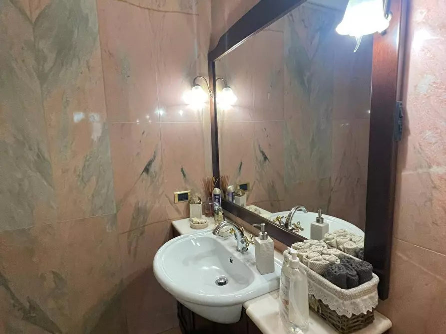 Immagine 57 di Casa indipendente in vendita  a Mantova