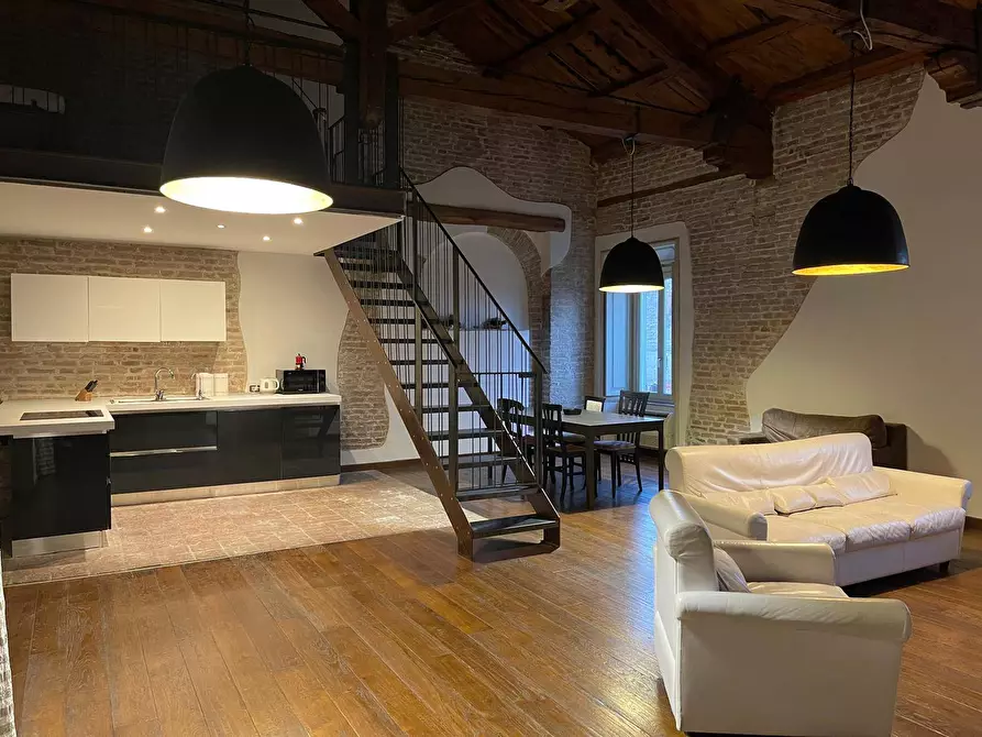 Immagine 2 di Appartamento in vendita  a Mantova