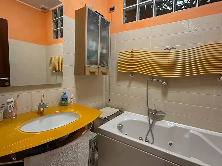 Immagine 17 di Appartamento in vendita  a Mantova