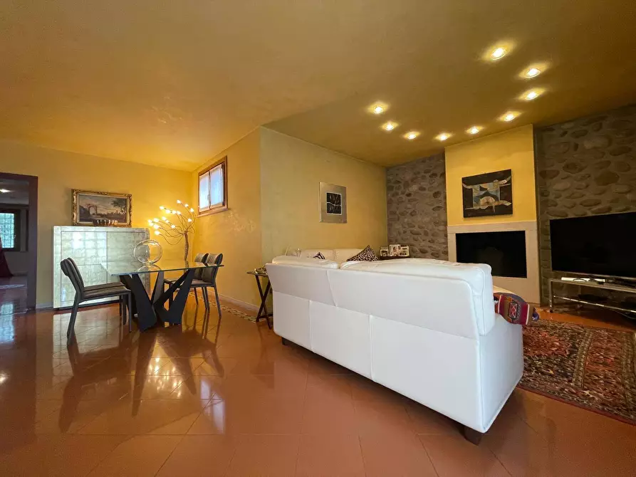 Immagine 13 di Villa in vendita  a Volta Mantovana