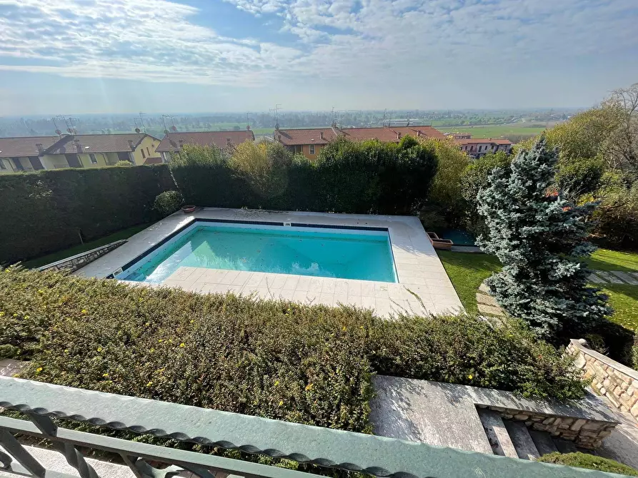 Immagine 43 di Villa in vendita  a Volta Mantovana