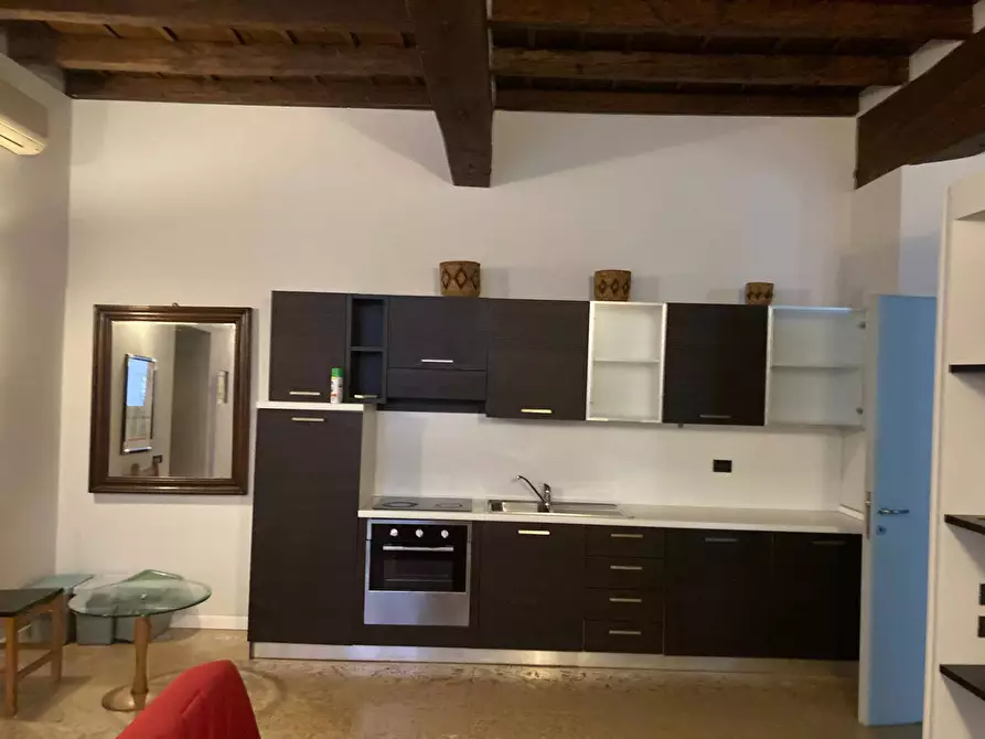 Immagine 6 di Appartamento in affitto  a Mantova