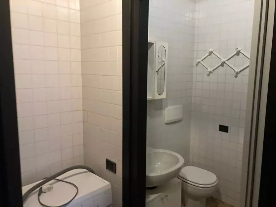 Immagine 12 di Appartamento in affitto  a Mantova