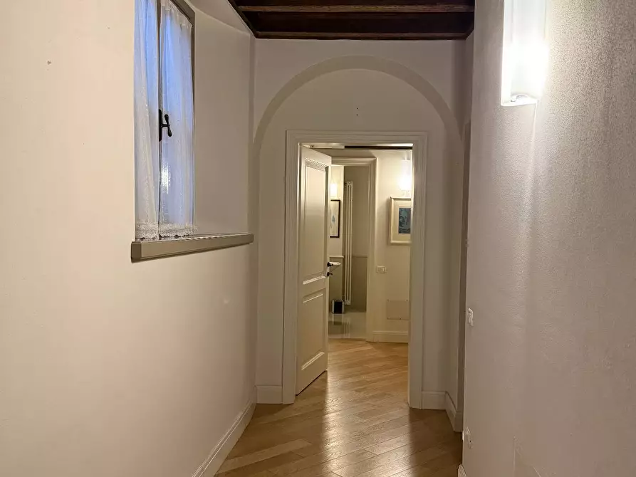 Immagine 7 di Appartamento in vendita  a Mantova