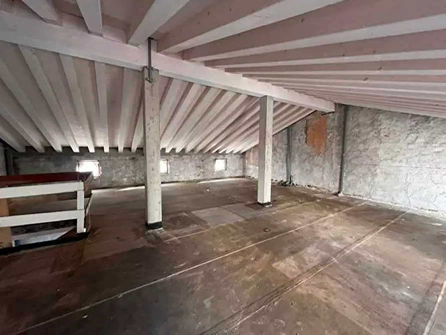 Immagine 13 di Casa indipendente in vendita  a Mantova