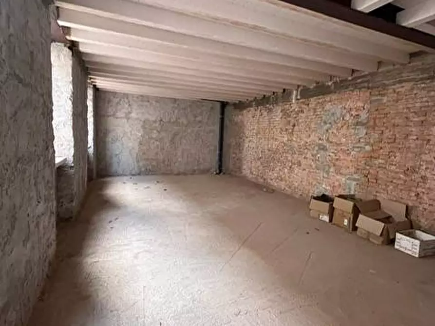 Immagine 9 di Casa indipendente in vendita  a Mantova