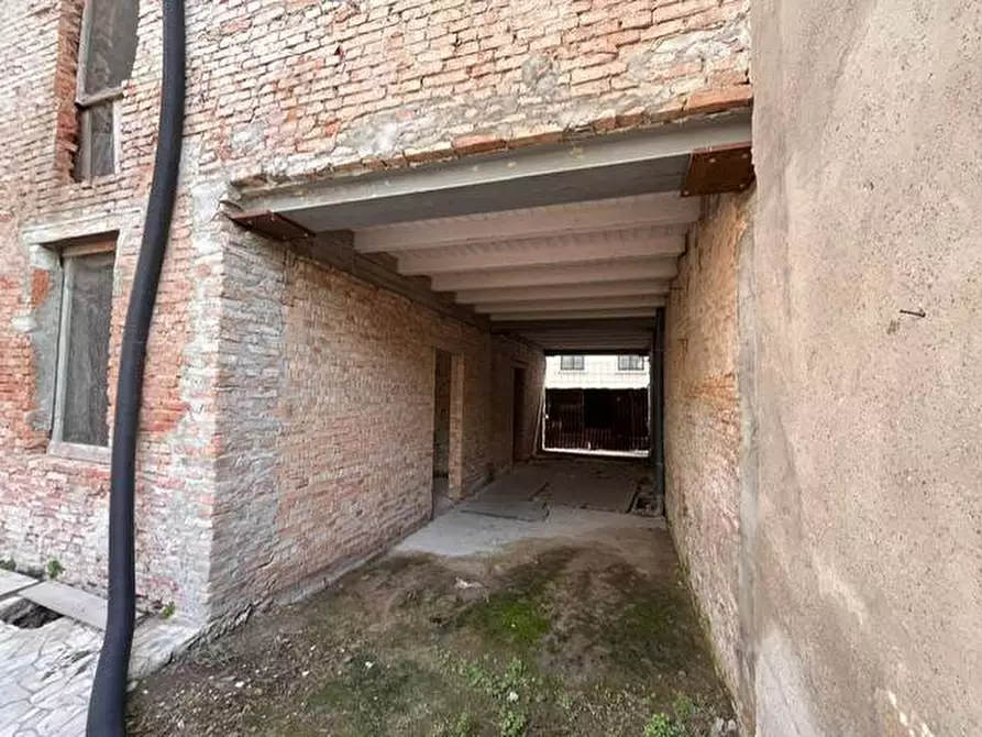 Immagine 19 di Casa indipendente in vendita  a Mantova