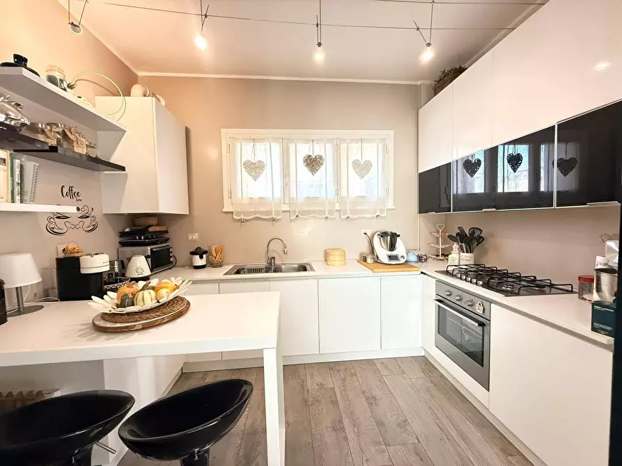 Immagine 14 di Appartamento in vendita  a Mantova