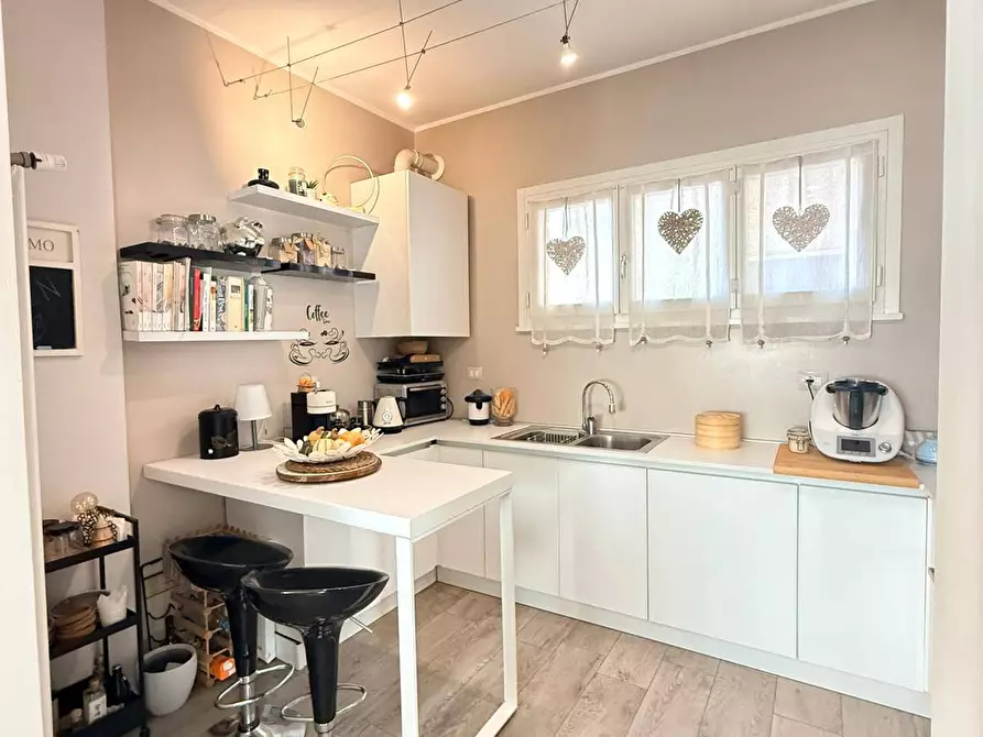 Immagine 6 di Appartamento in vendita  a Mantova