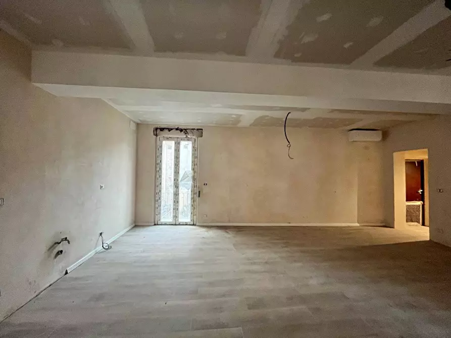 Immagine 2 di Appartamento in vendita  a Mantova