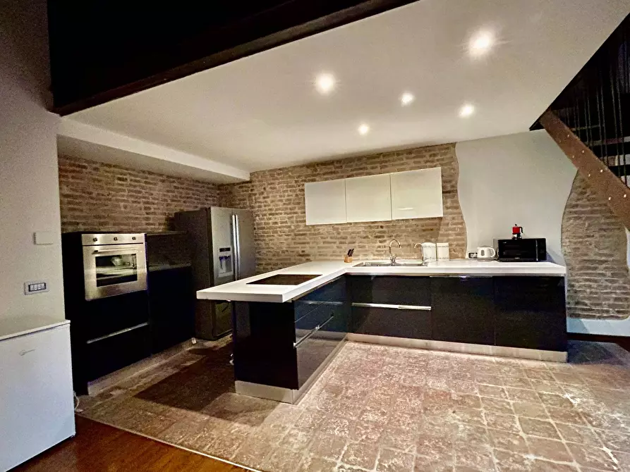 Immagine 6 di Appartamento in vendita  a Mantova