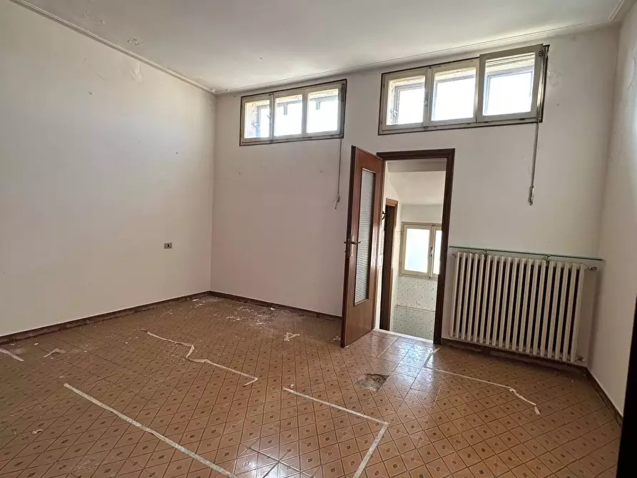 Immagine 9 di Casa indipendente in vendita  a Mantova