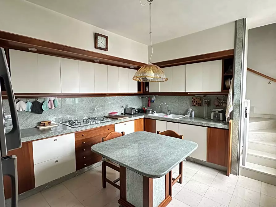 Immagine 12 di Appartamento in vendita  a Mantova