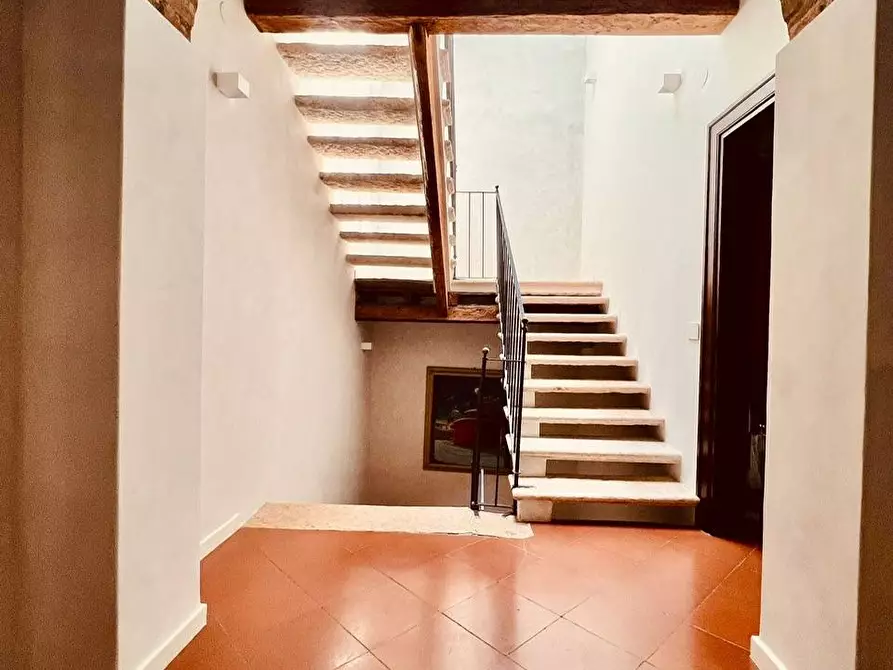 Immagine 3 di Casa indipendente in vendita  a Mantova