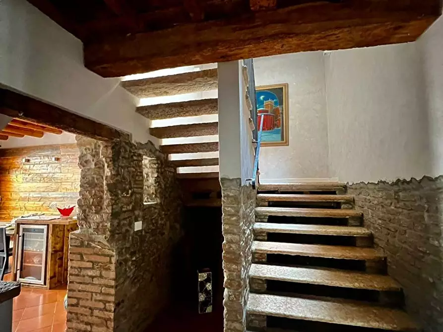 Immagine 11 di Casa indipendente in vendita  a Mantova