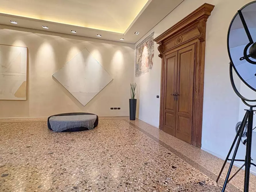 Immagine 4 di Appartamento in vendita  a Mantova