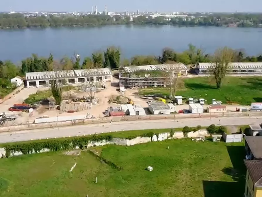 Immagine 10 di Terreno residenziale in vendita  a Mantova