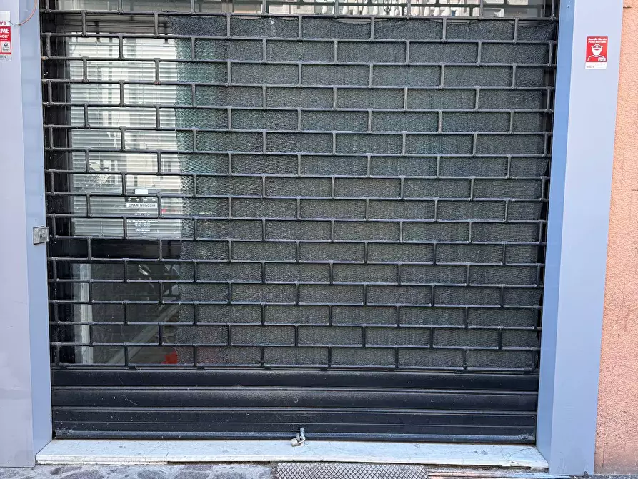 Immagine 10 di Locale commerciale in affitto  a Mantova