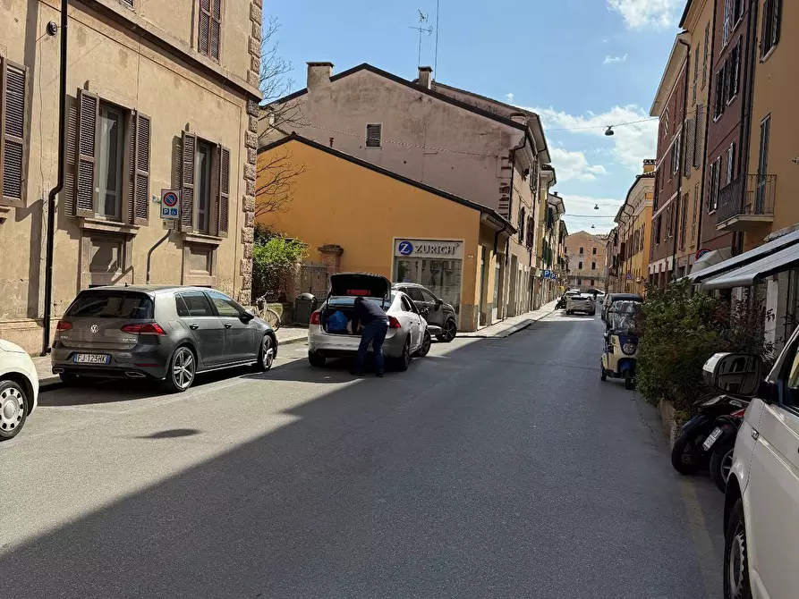 Immagine 1 di Locale commerciale in affitto  a Mantova