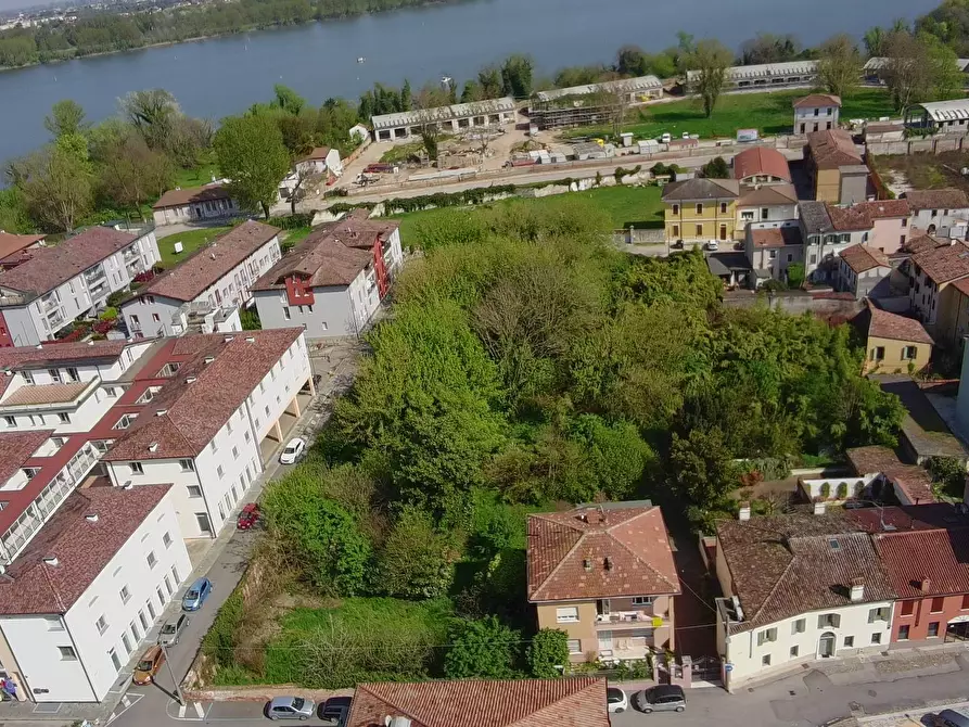 Immagine 5 di Terreno residenziale in vendita  a Mantova