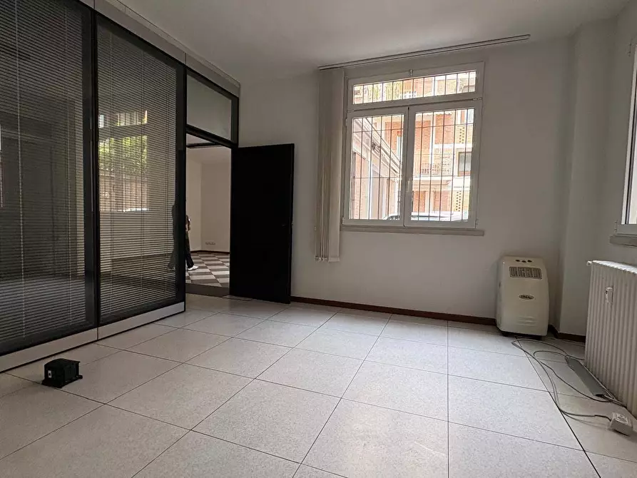 Immagine 4 di Ufficio in affitto  a Mantova