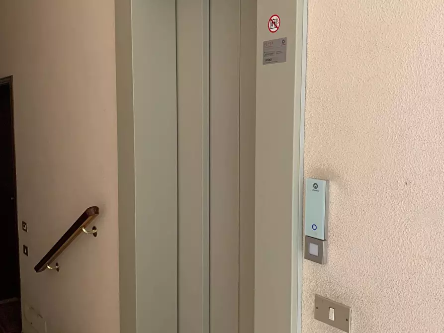 Immagine 8 di Appartamento in vendita  a Mantova