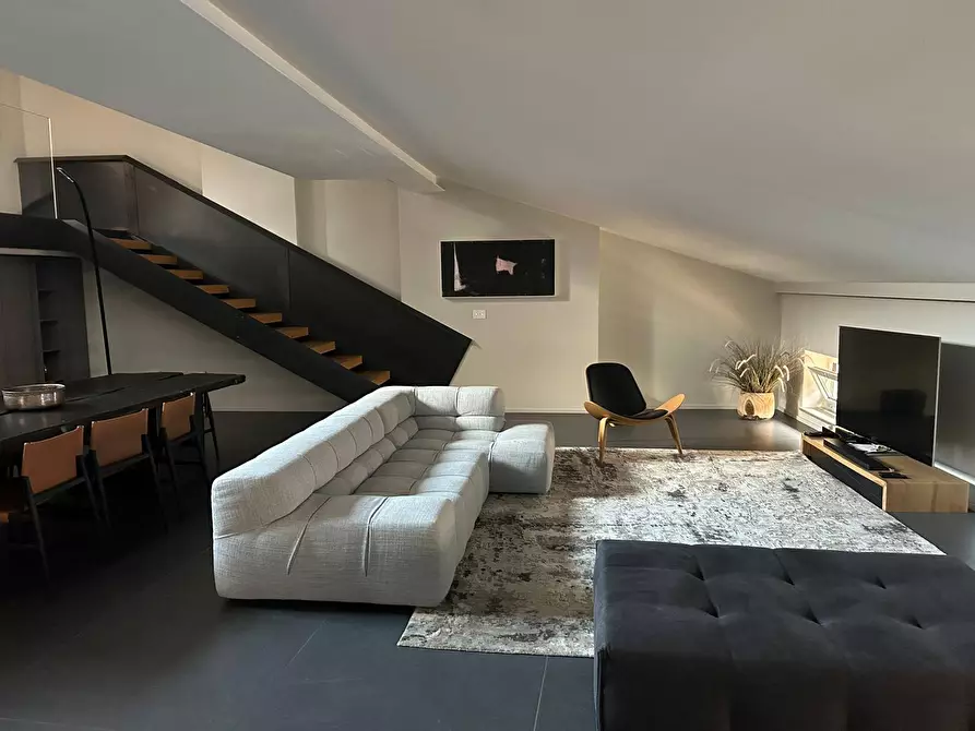 Immagine 1 di Attico in vendita  a Mantova