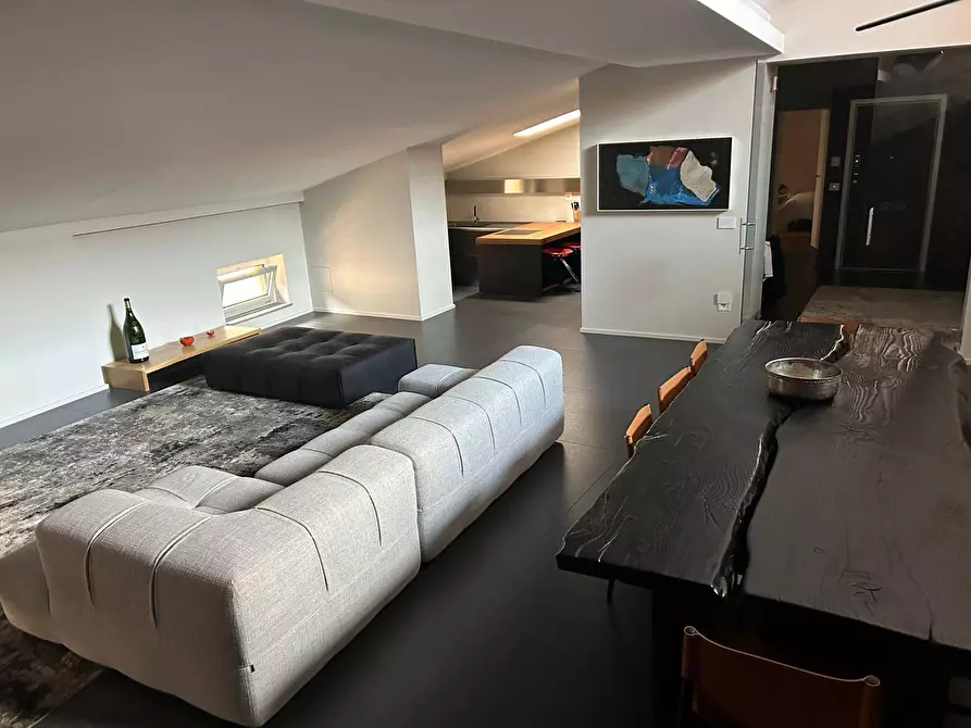 Immagine 2 di Attico in vendita  a Mantova