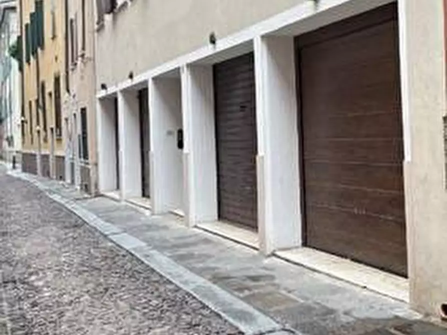 Immagine 1 di Box auto in vendita  a Mantova