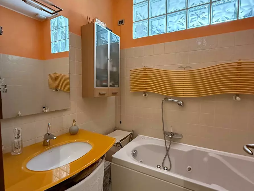 Immagine 10 di Appartamento in vendita  a Mantova