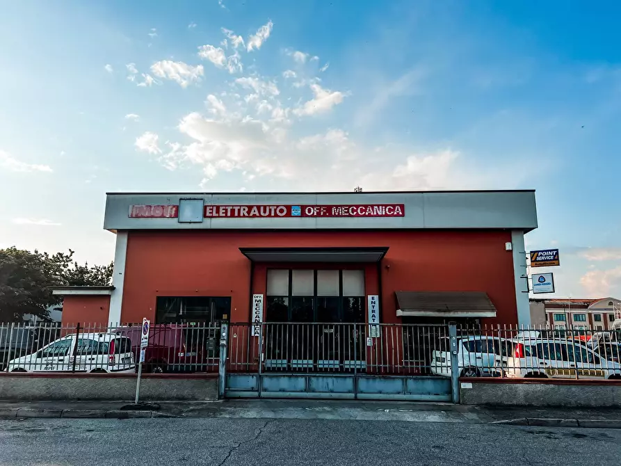 Immagine 5 di Capannone industriale in vendita  a Mantova