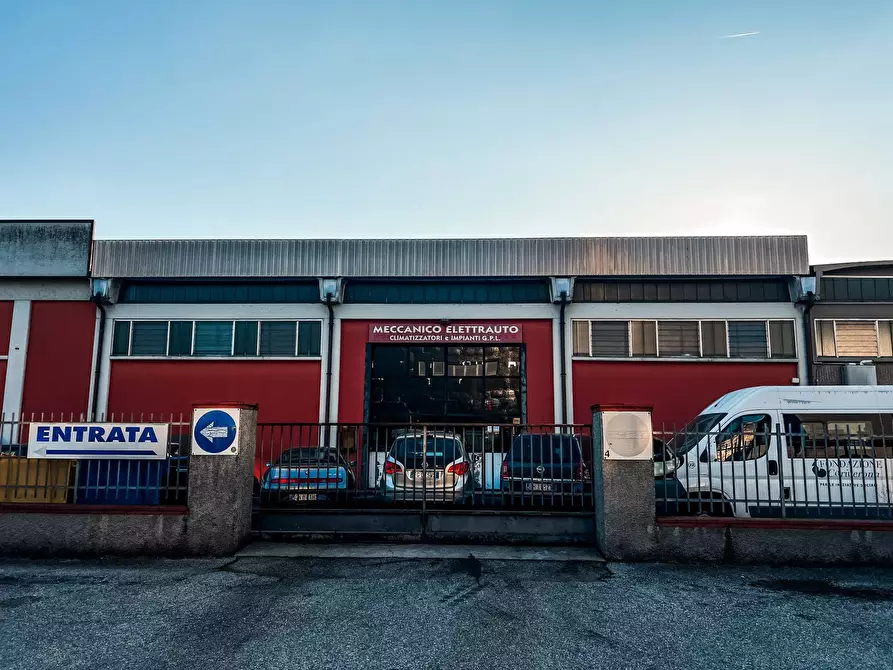 Immagine 2 di Capannone industriale in vendita  a Mantova