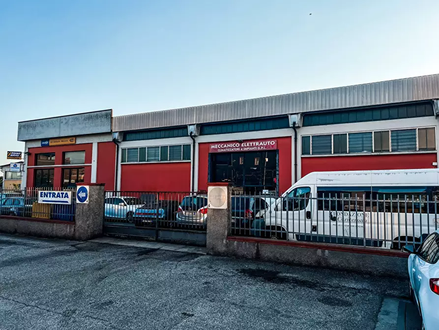 Immagine 11 di Capannone industriale in vendita  a Mantova