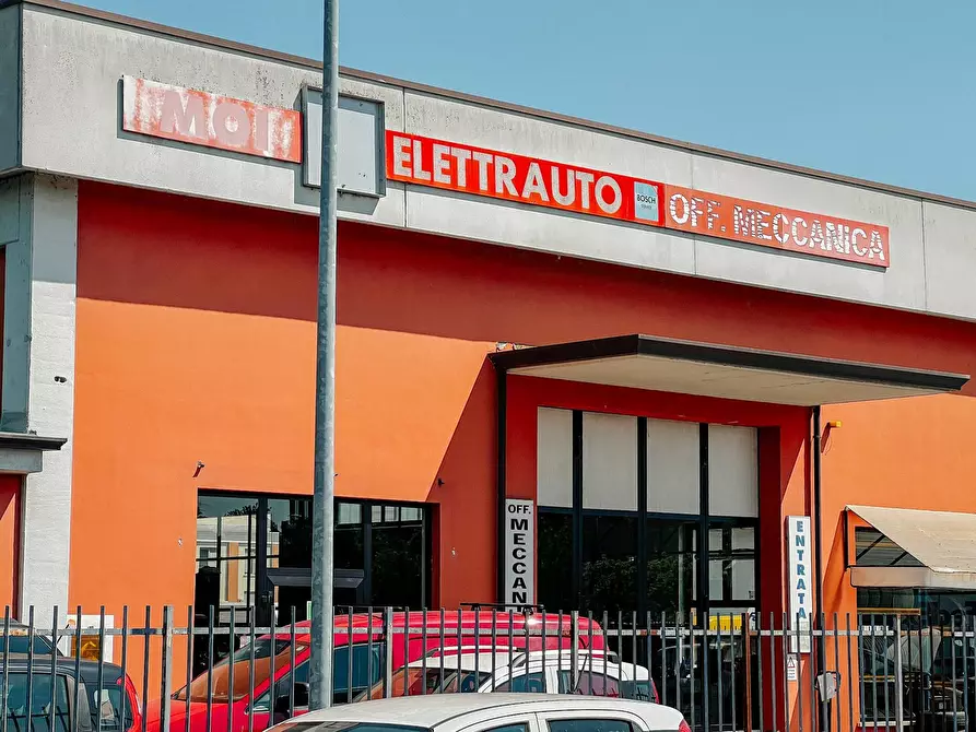 Immagine 14 di Capannone industriale in vendita  a Mantova