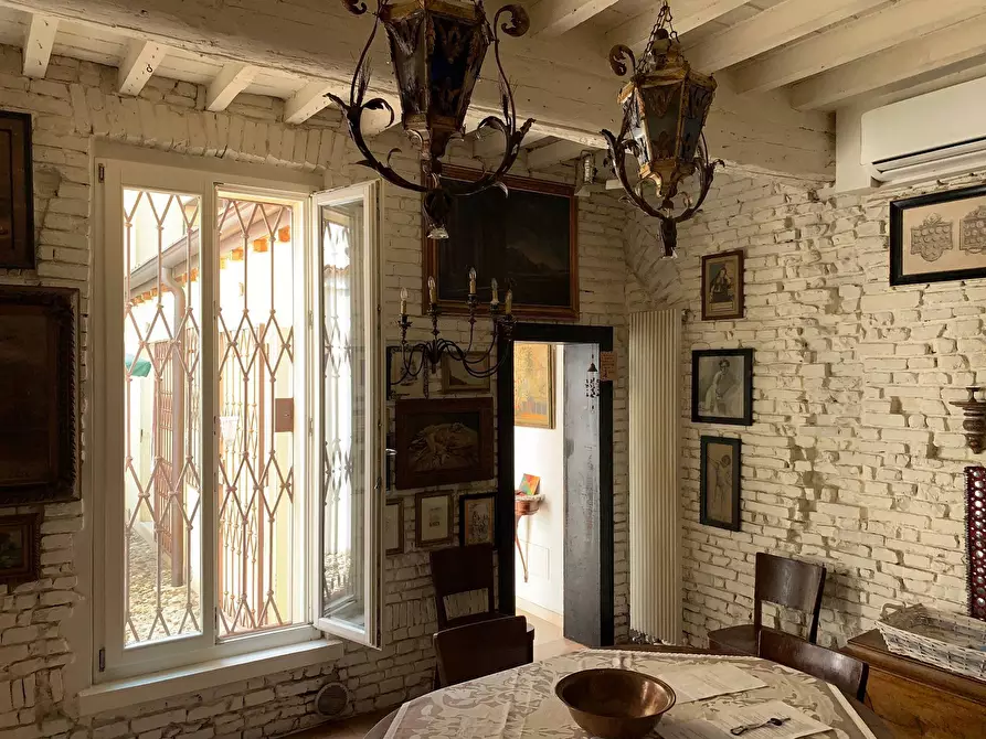 Immagine 5 di Casa indipendente in vendita  a Mantova