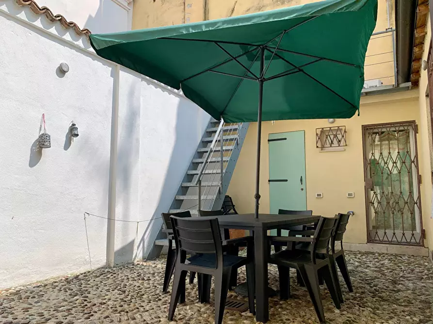 Immagine 14 di Casa indipendente in vendita  a Mantova