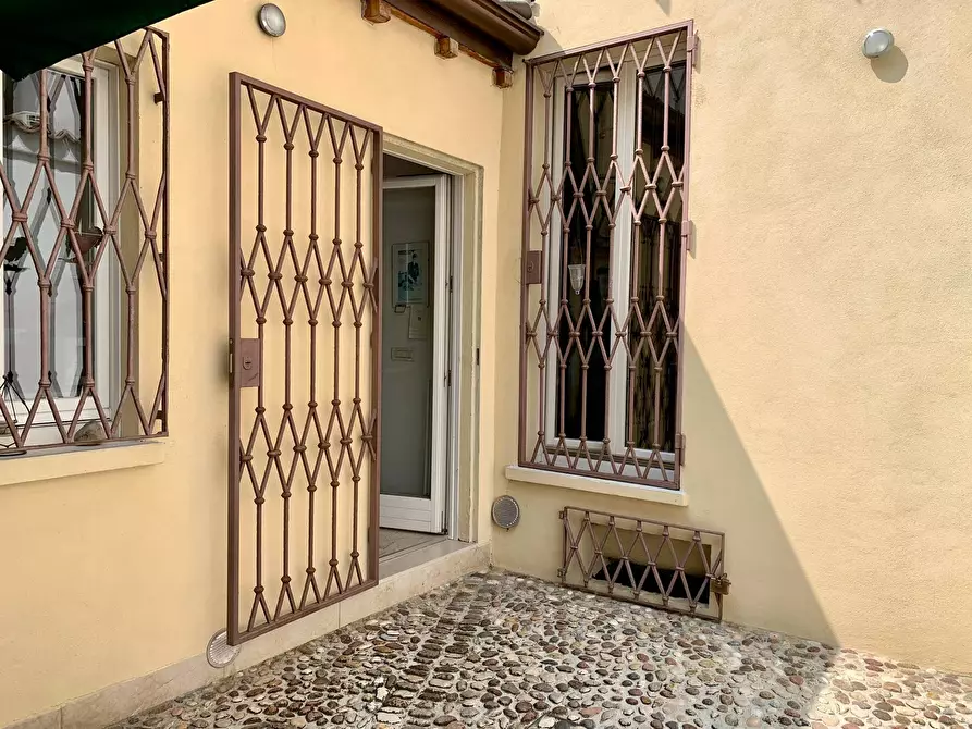 Immagine 15 di Casa indipendente in vendita  a Mantova