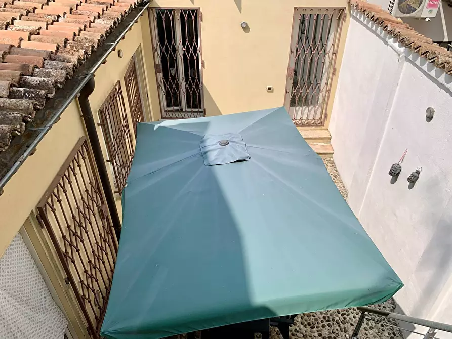 Immagine 17 di Casa indipendente in vendita  a Mantova