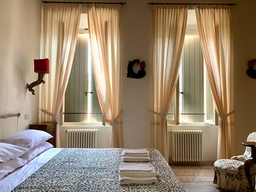 Immagine 2 di Casa indipendente in vendita  a Mantova