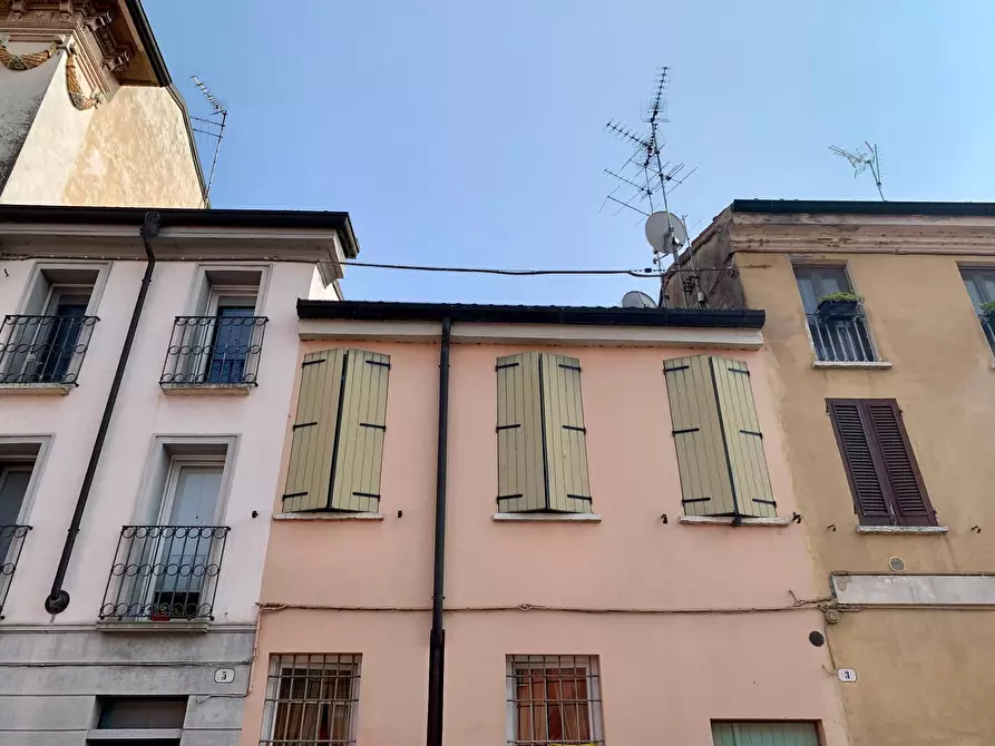Immagine 1 di Casa indipendente in vendita  a Mantova