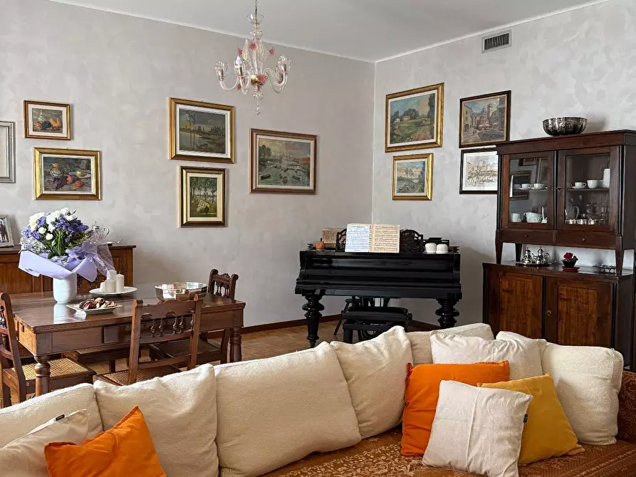 Immagine 4 di Appartamento in vendita  a Mantova