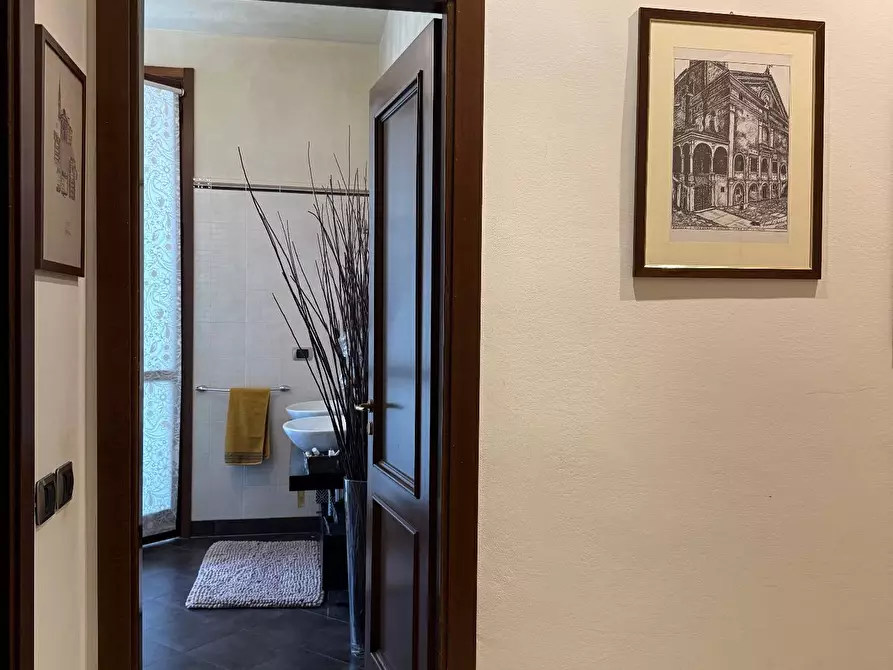 Immagine 21 di Appartamento in vendita  a Mantova