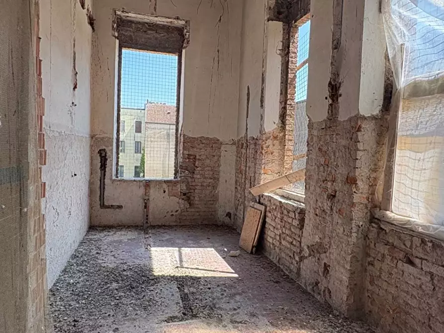 Immagine 4 di Appartamento in vendita  a Mantova