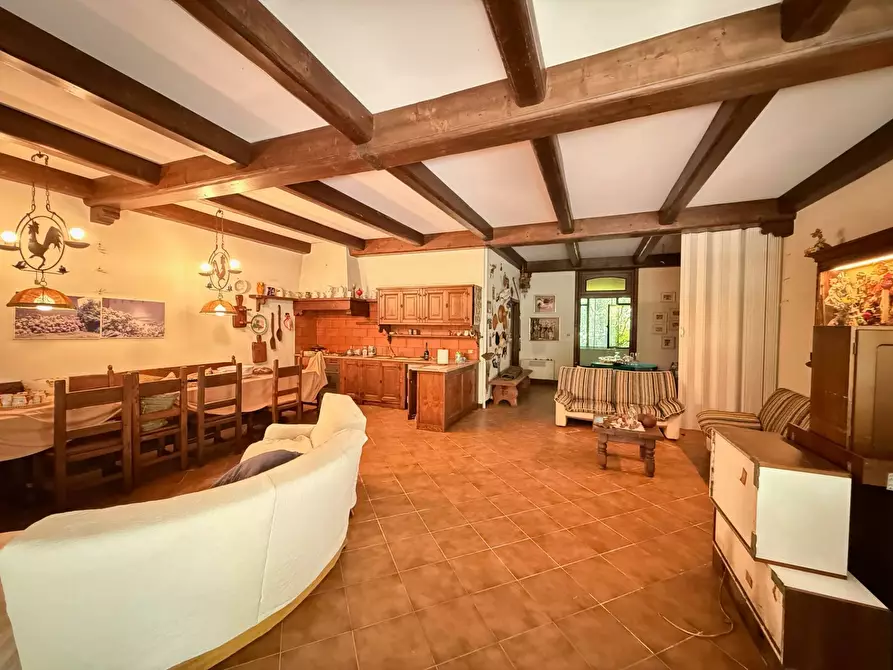 Immagine 3 di Casa indipendente in vendita  a Mantova