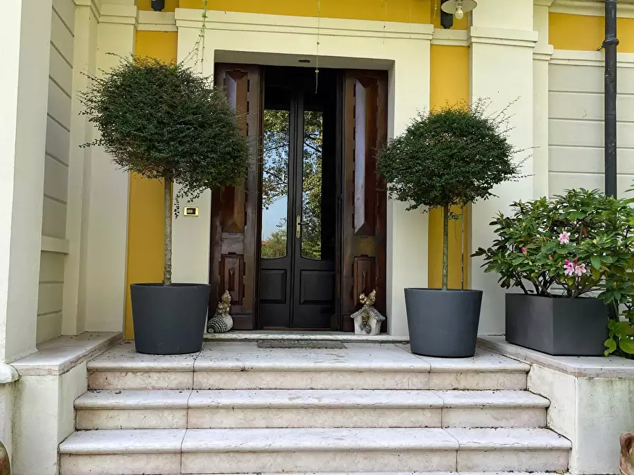 Immagine 9 di Casa indipendente in affitto  a Mantova