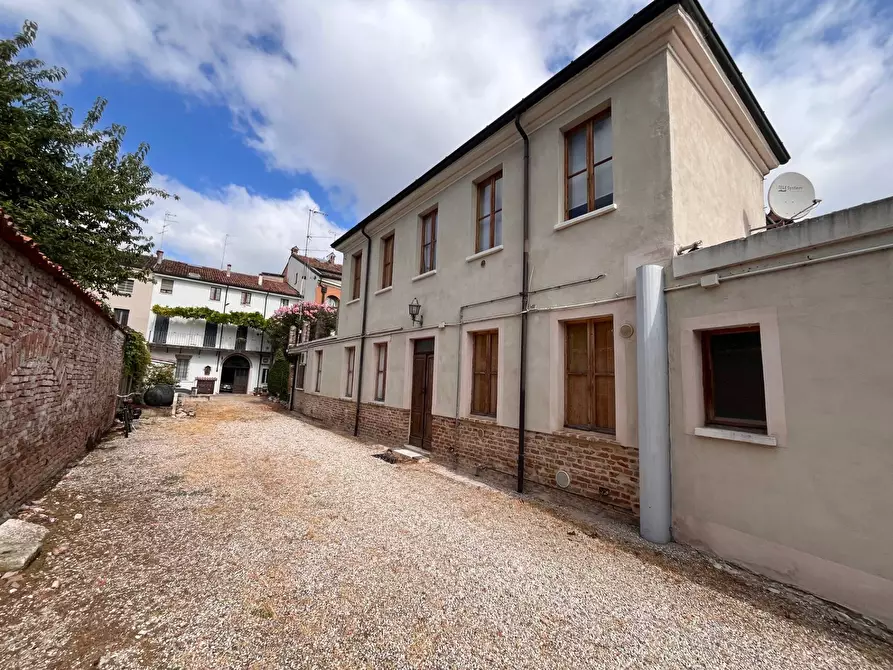 Immagine 3 di Appartamento in vendita  a Mantova