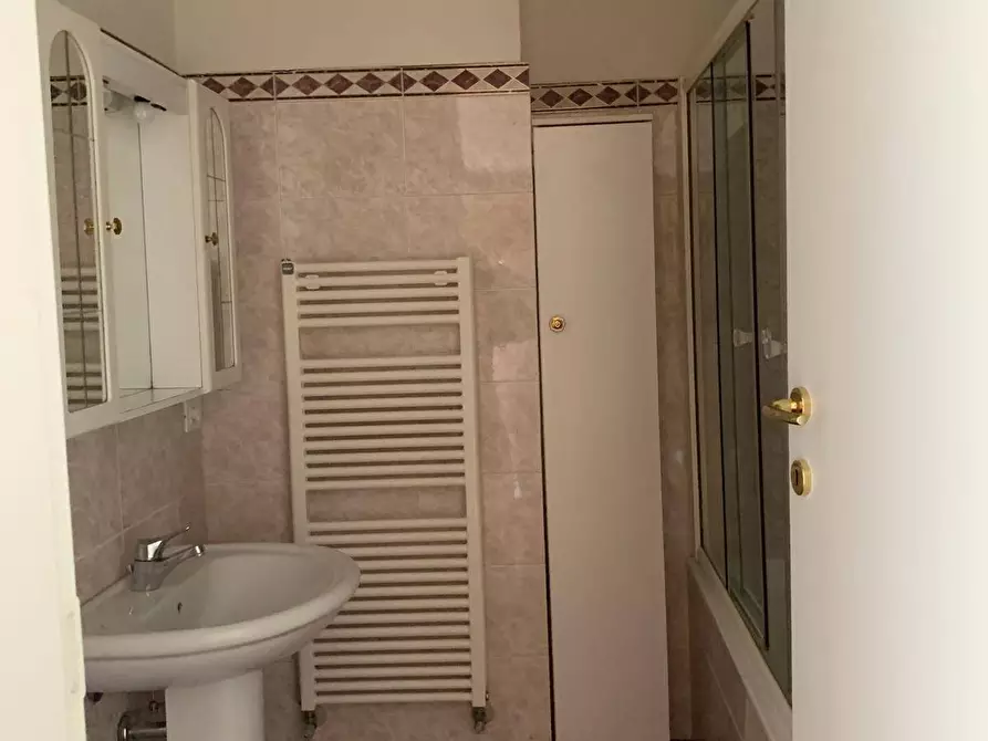 Immagine 12 di Appartamento in affitto  a Mantova